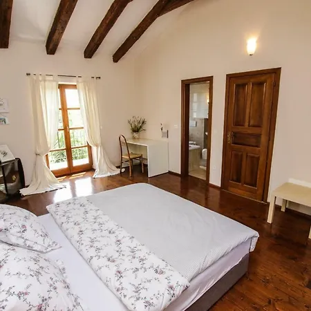 Villa Rosa Villa *